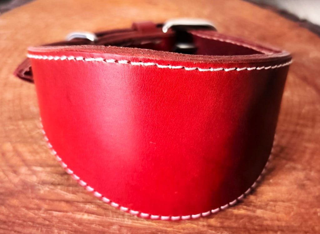 venta de producto para perros, collar de cuero para galgo, color cereza, artesanal, imagen de repiki shop